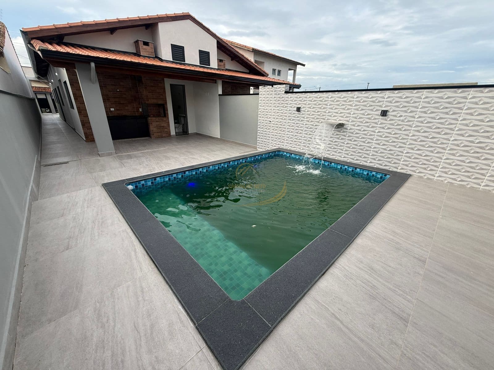 CASA LADO PRAIA COM TERRENO GRANDE, 03 DORM, PISCINA E CHURRASQUEIRA EM ITANHAÉM!!