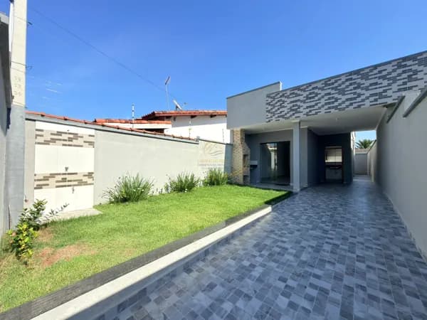 CASA 1200 METROS DO MAR, ESPAÇO PARA PISCINA, TERRENO GRANDE PARA VENDA EM PERUÍBE!!