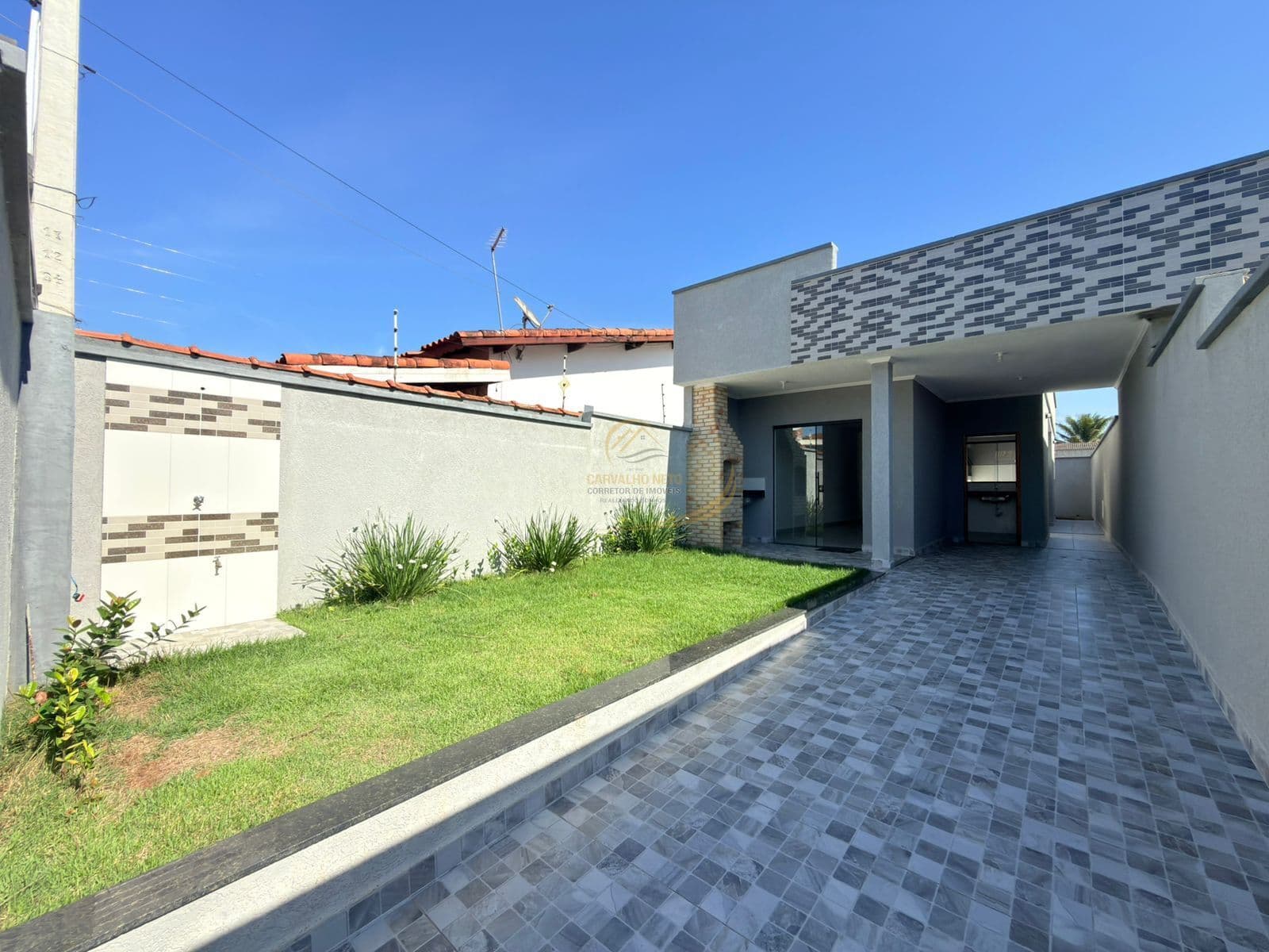 CASA 1200 METROS DO MAR, ESPAÇO PARA PISCINA, TERRENO GRANDE PARA VENDA EM PERUÍBE!!