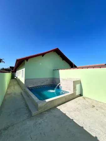 CASA GEMINADA LADO PISTA COM PISCINA PARA VENDA EM MONGAGUÁ!!