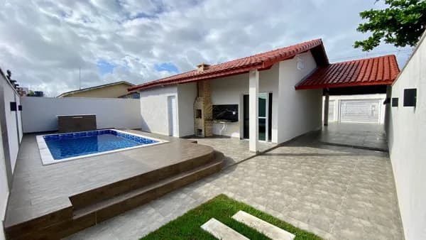 CASA ISOLADA REFORMADA LADO PRAIA COM PISCINA E CHURRASQUEIRA EM ITANHAÉM!