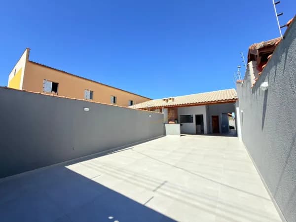 EXCELENTE CASA COM BAITA TERRENÃO, 1200M DO MAR PARA VENDA EM PERUÍBE!!