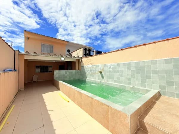 SOBRADO LADO PRAIA 1000 METROS DO MAR, COM PISCINA EM ALVENÁRIA PARA VENDA EM ITANHAÉM!