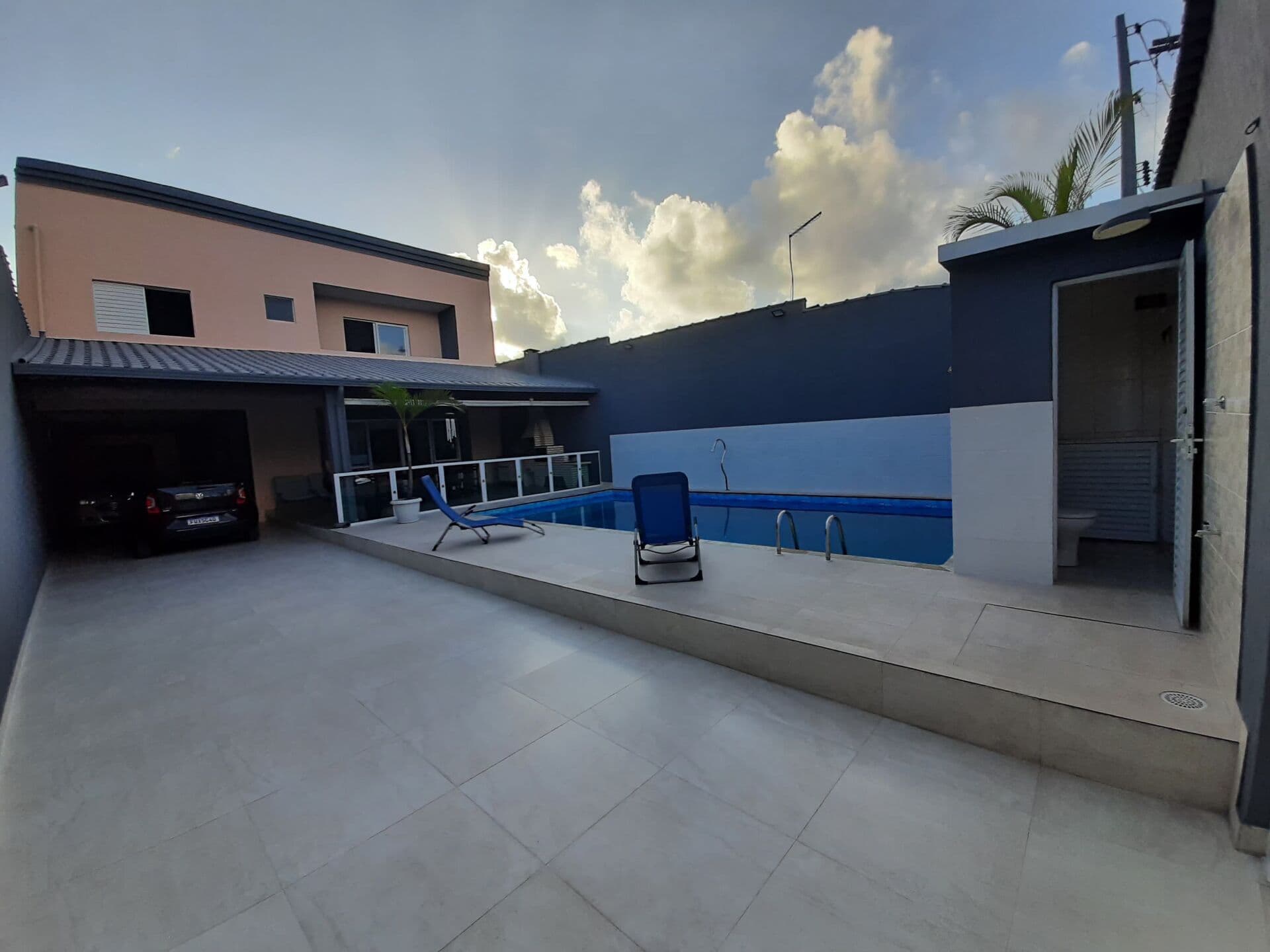 OPORTUNIDADE!!!SOBRADO ALTO PADRÃO REFORMADO COM PISCINA PARA VENDA EM ITANHAÉM!!