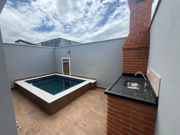 CASA COM PISCINA E CHURRASQUEIRA PARA VENDA NA CIDADE DE PERUIBE!