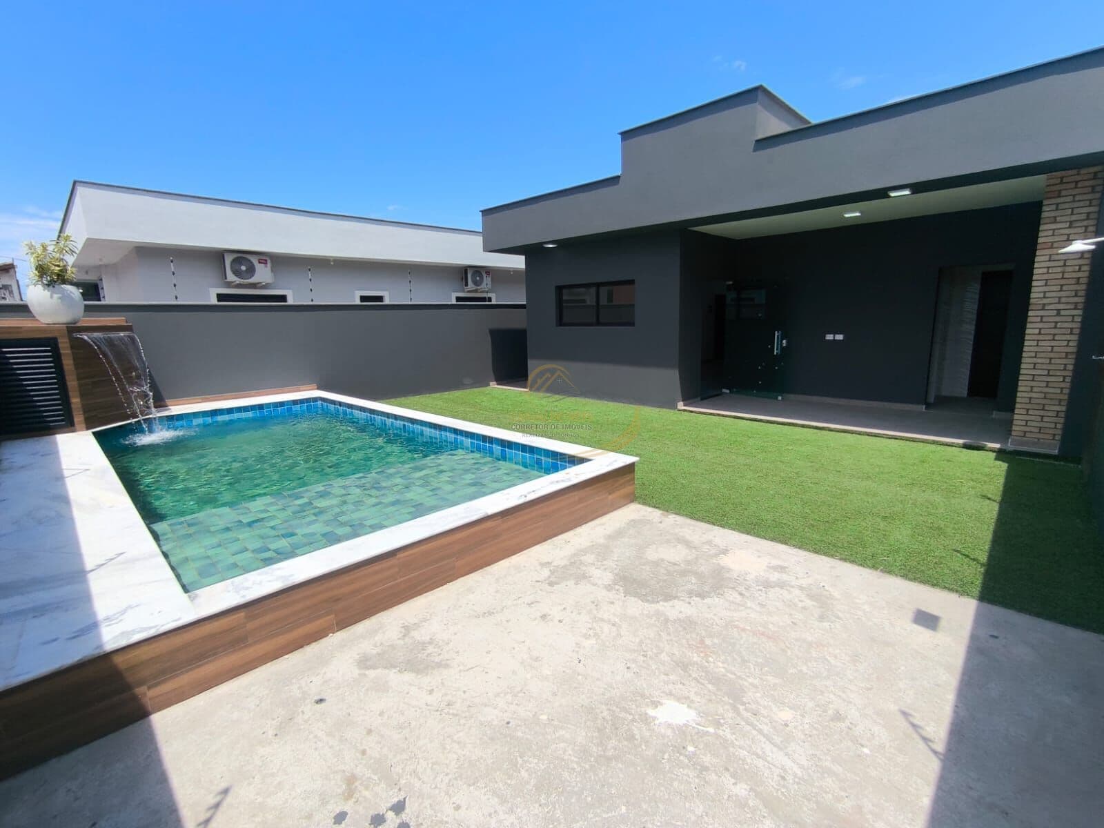CASA ISOLADA COM PISCINA E CHURRASQUEIRA 900MTS DO MAR EM ITANHAÉM!!