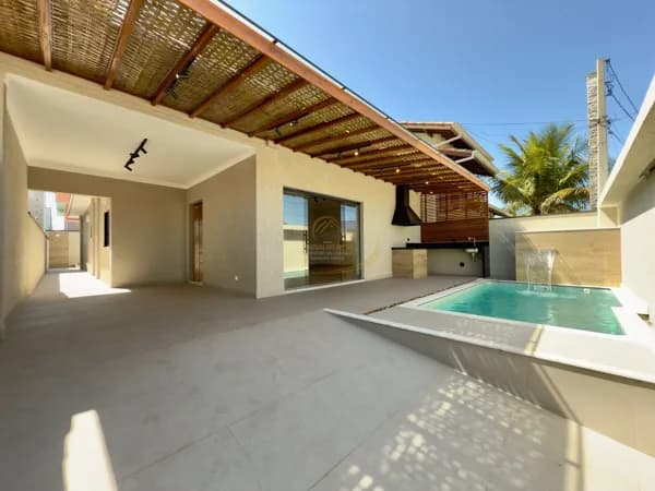 CASA ALTO PADRÃO COM PISCINA E CHURRASQUEIRA 300MTS DO MAR EM PERUÍBE!!