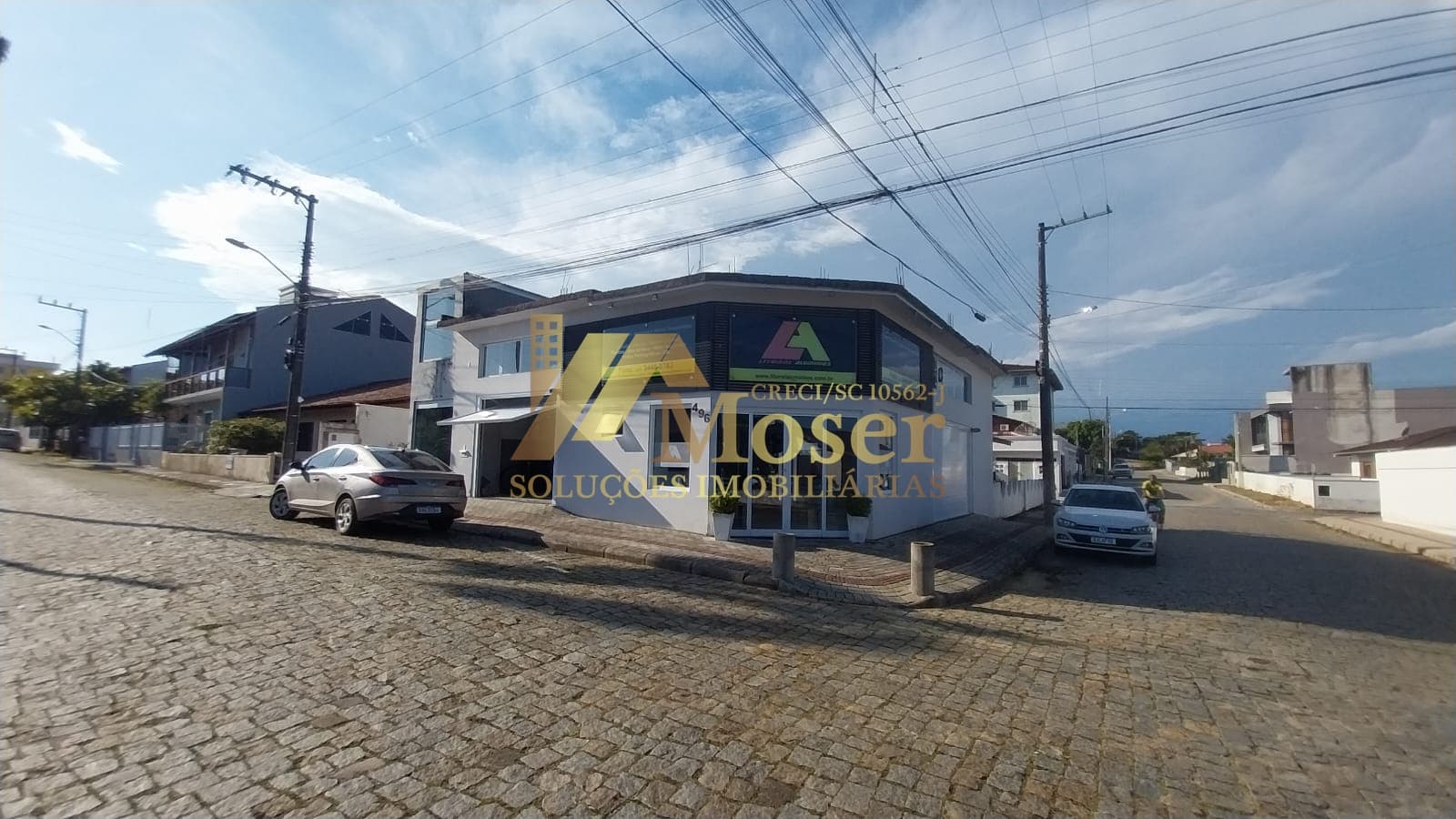 Galpão com sala comercial No centro de barra velha.