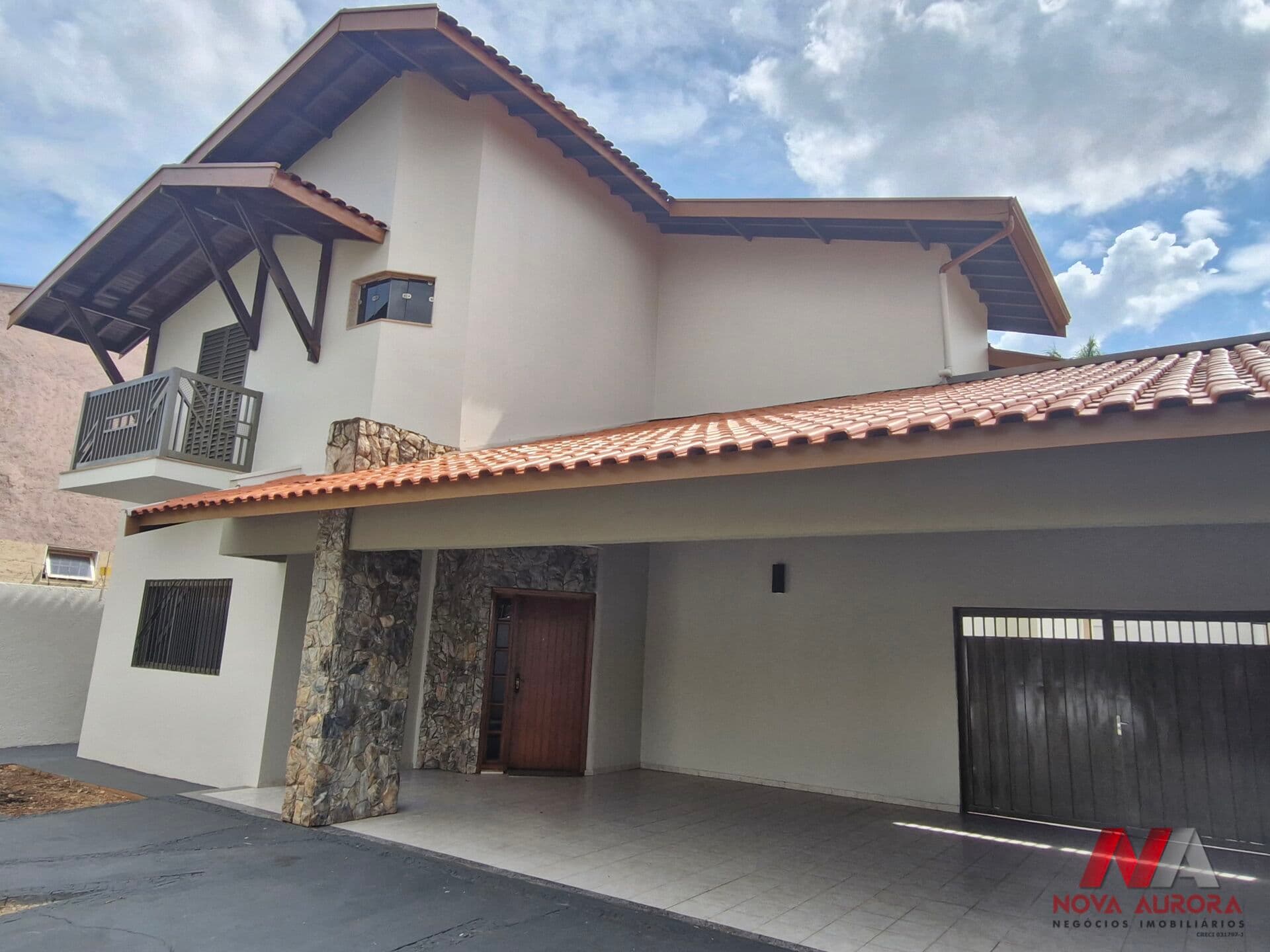 Casa Sobrado 04 dormitórios sendo 02 suítes para alugar próximo a Av. Bady Bassit - São José do Rio Preto/SP