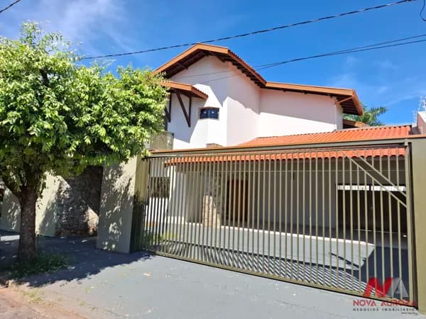 Casa Sobrado 04 dormitórios sendo 02 suítes para alugar próximo a Av. Bady Bassit - São José do Rio Preto/SP