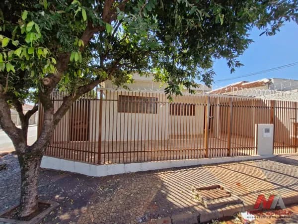 Casa térrea com 03 dormitórios à venda no bairro Parque Industrial - São José do Rio Preto/SP