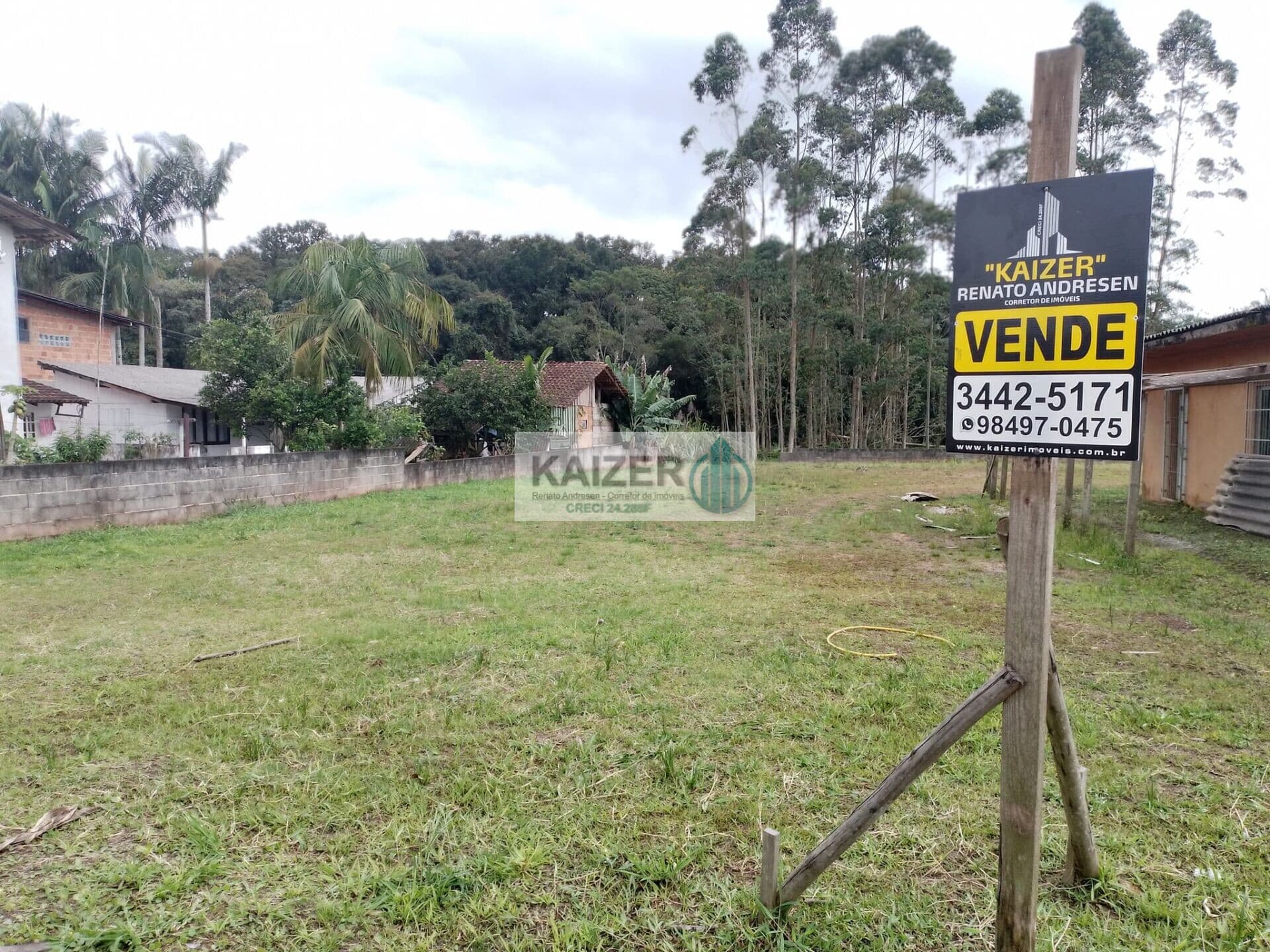 *** Terreno situado no Bairro Laranjeiras (2.200m2) ***