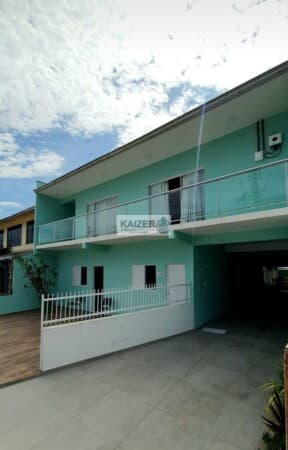 ☆☆☆ Sobrado semimobiliado, situado na Praia de Ubatuba, contendo 08 quartos e 01 suíte master com closet e banheira de hidromassagem ( 80 metros do mar ) ☆☆☆