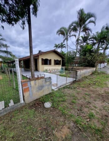 ☆☆☆ Casa de alvenaria situada na Praia de Ubatuba, distante 450 metros do mar ☆☆☆