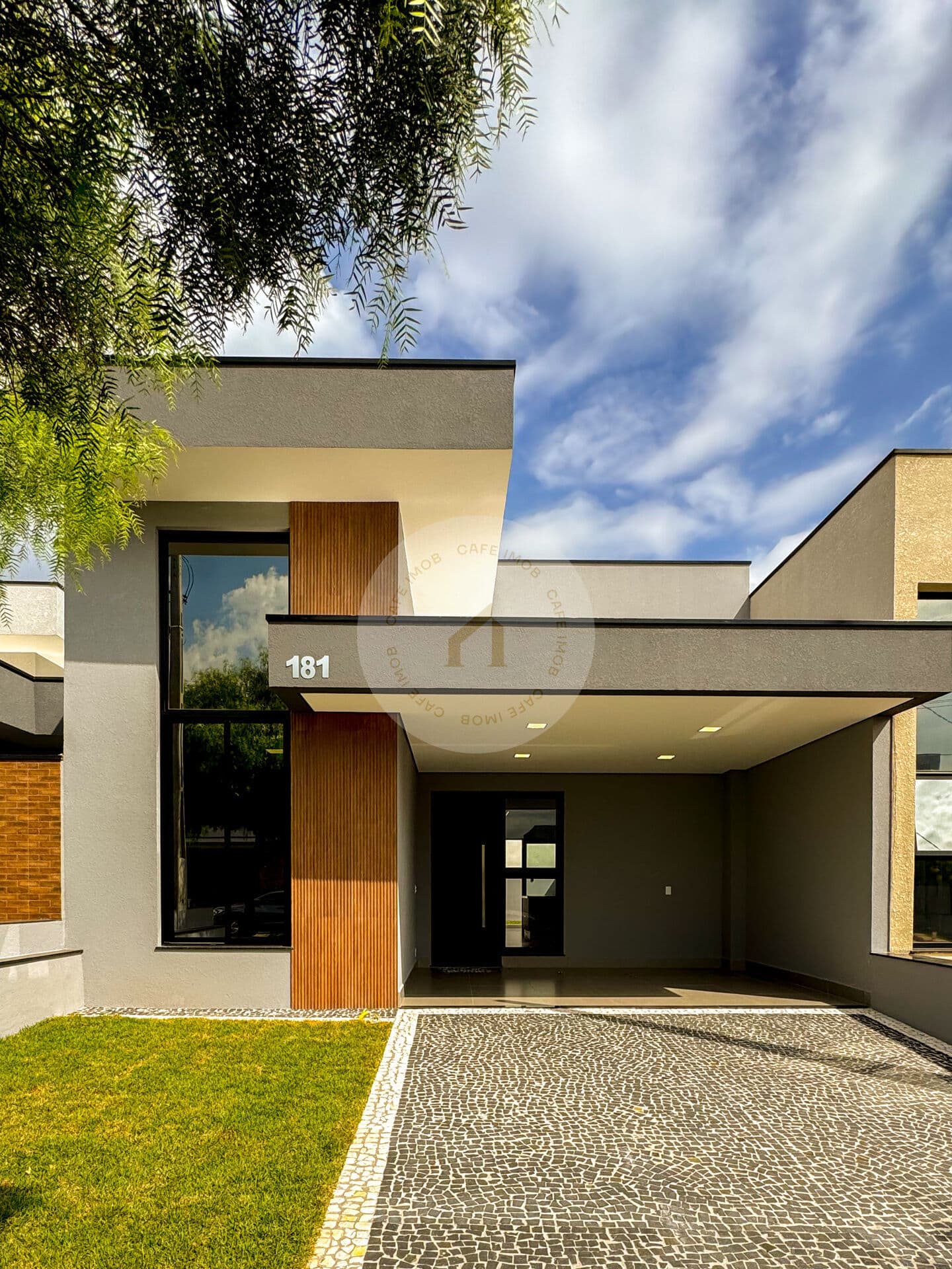 Casa com 3 suítes, completa em planejados