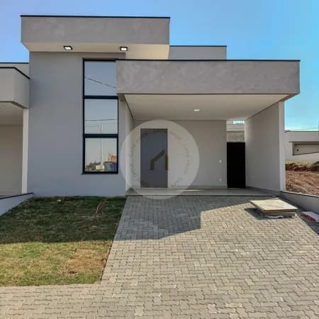 Casa com piscina. Condomínio fechado em Paulínia/SP