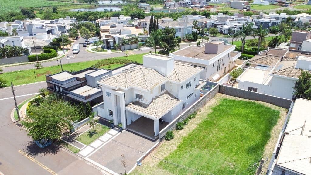 Sobrado encantador com muito espaço para sua família