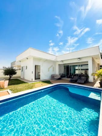 3 suítes, escritório, piscina e 450m2 de terreno