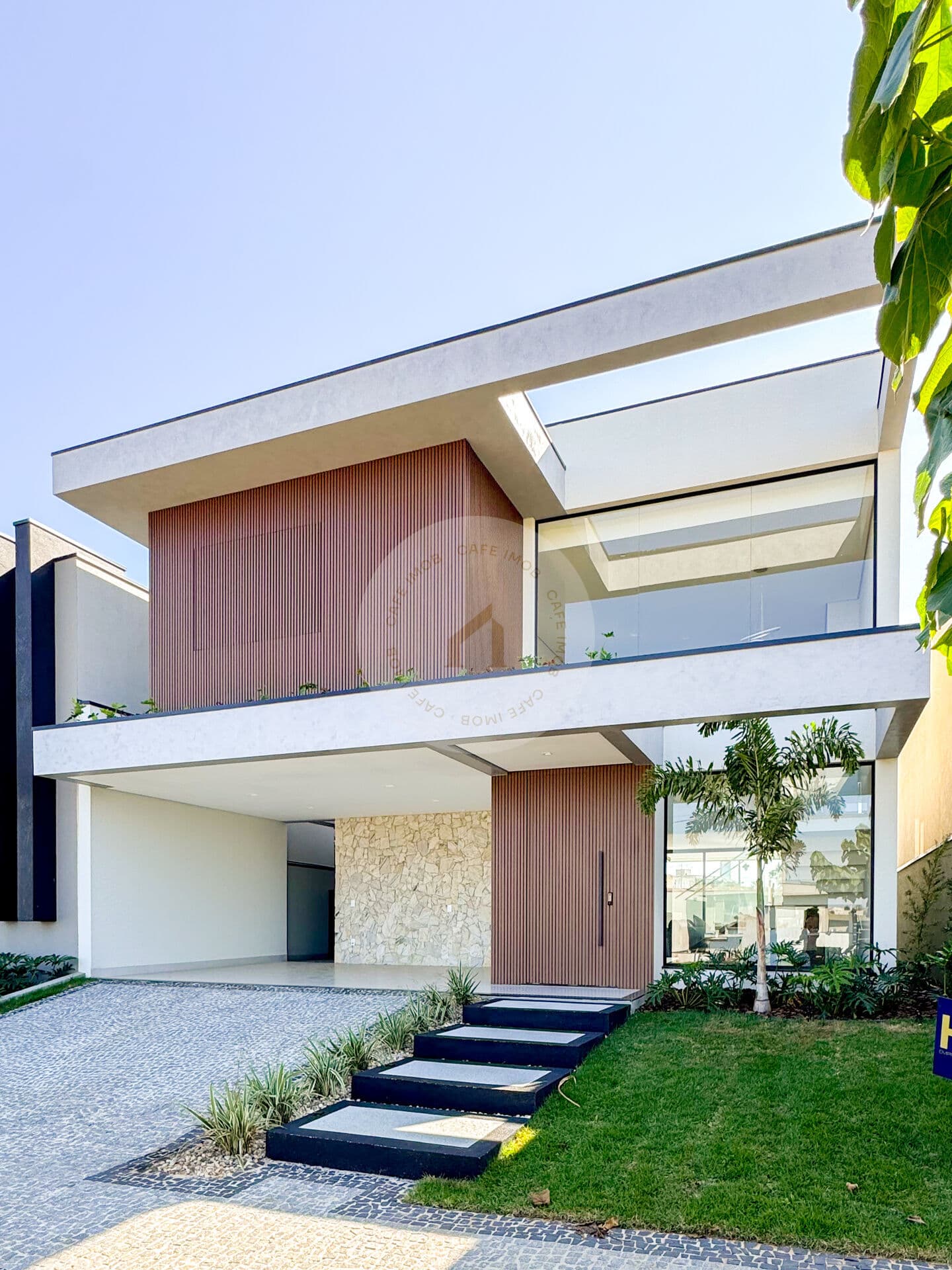 CASA CEDRO - 4 Suítes, sendo 1 no térreo - redefinindo o conceito de moradia contemporanea