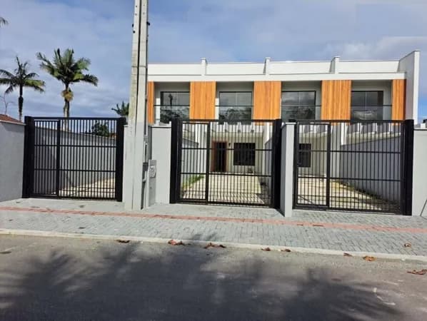 Sobrado em Joinville - Boa Vista