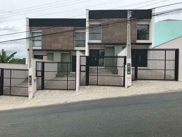 Sobrado em Joinville - Floresta