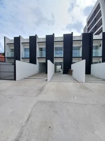 Sobrado em Joinville - Iririú