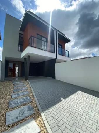 Sobrado em Joinville - Floresta