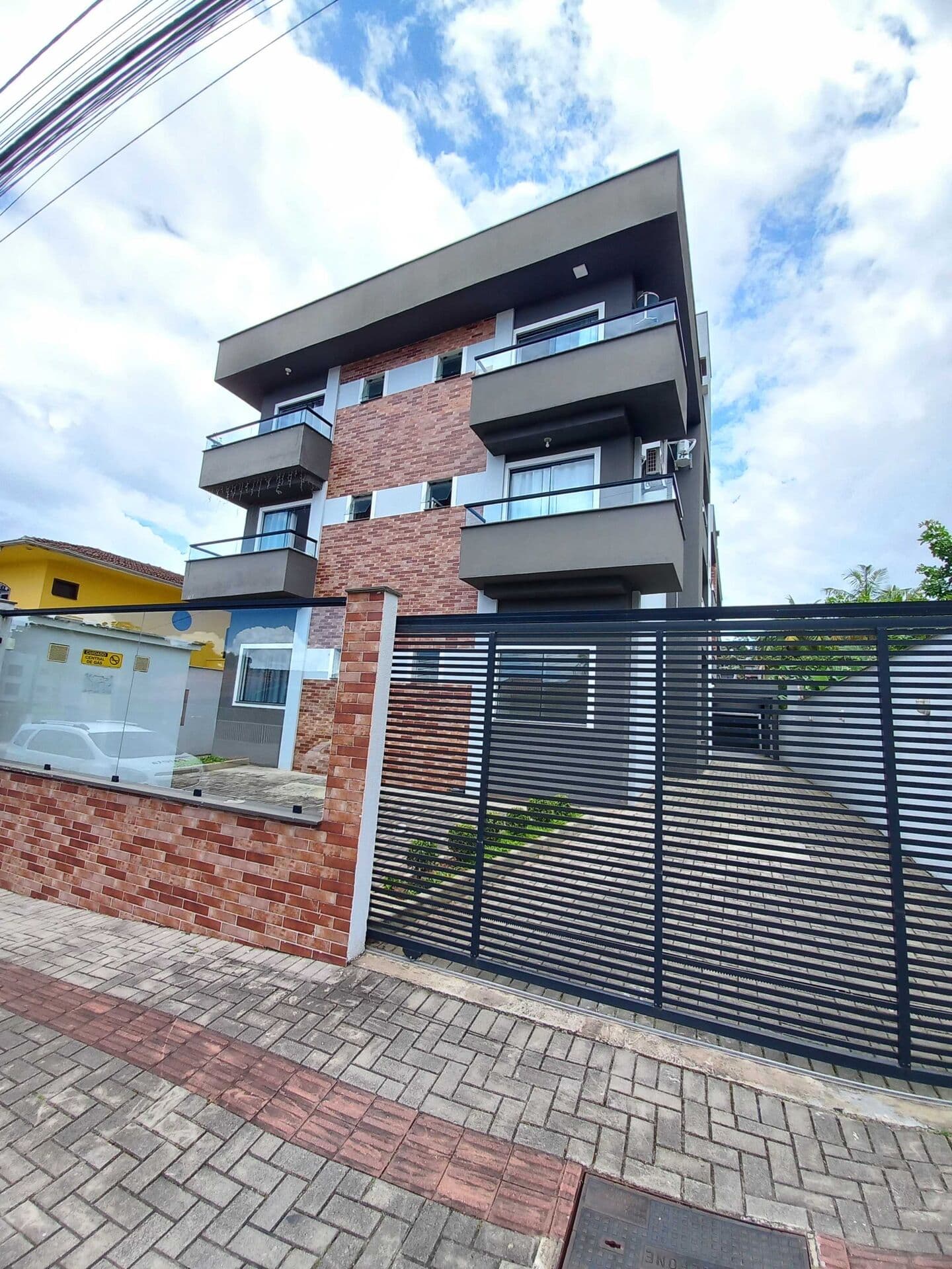 Apartamento Padrão para Venda no Bairro Iririú em Joinville-SC