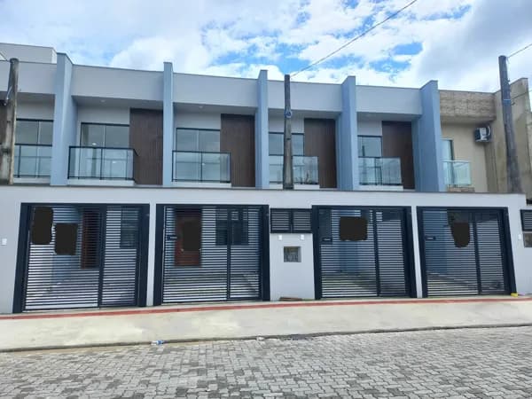 Sobrado em Joinville - Floresta