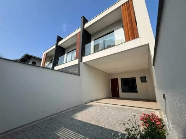 Sobrado em Joinville - Saguaçu