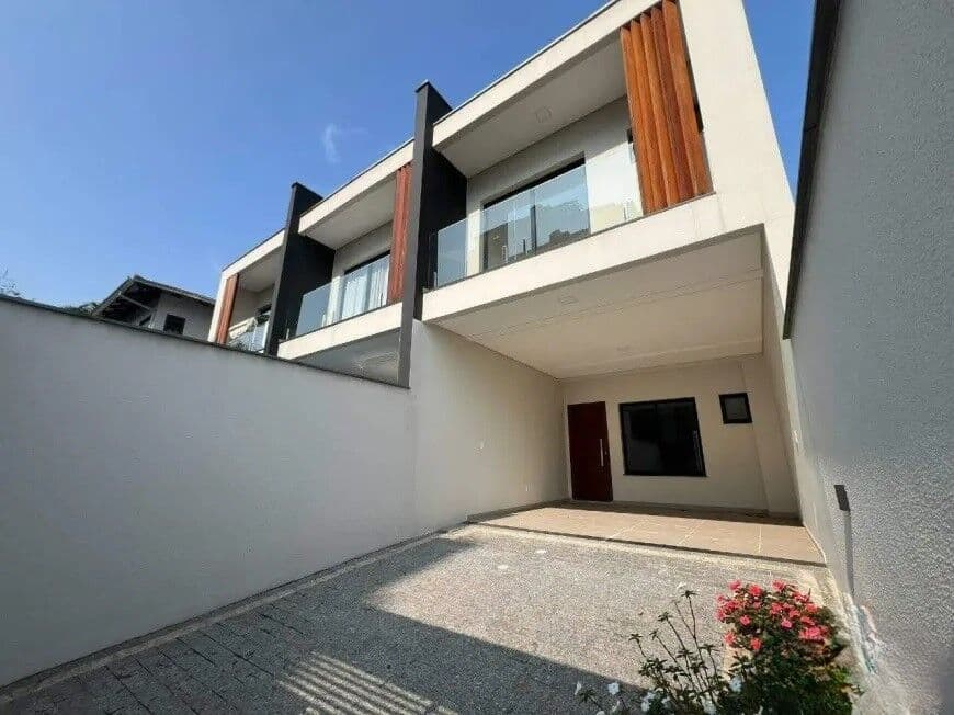 Sobrado em Joinville - Saguaçu