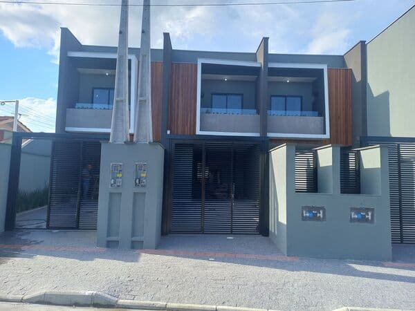 Sobrado em Joinville - Saguaçu
