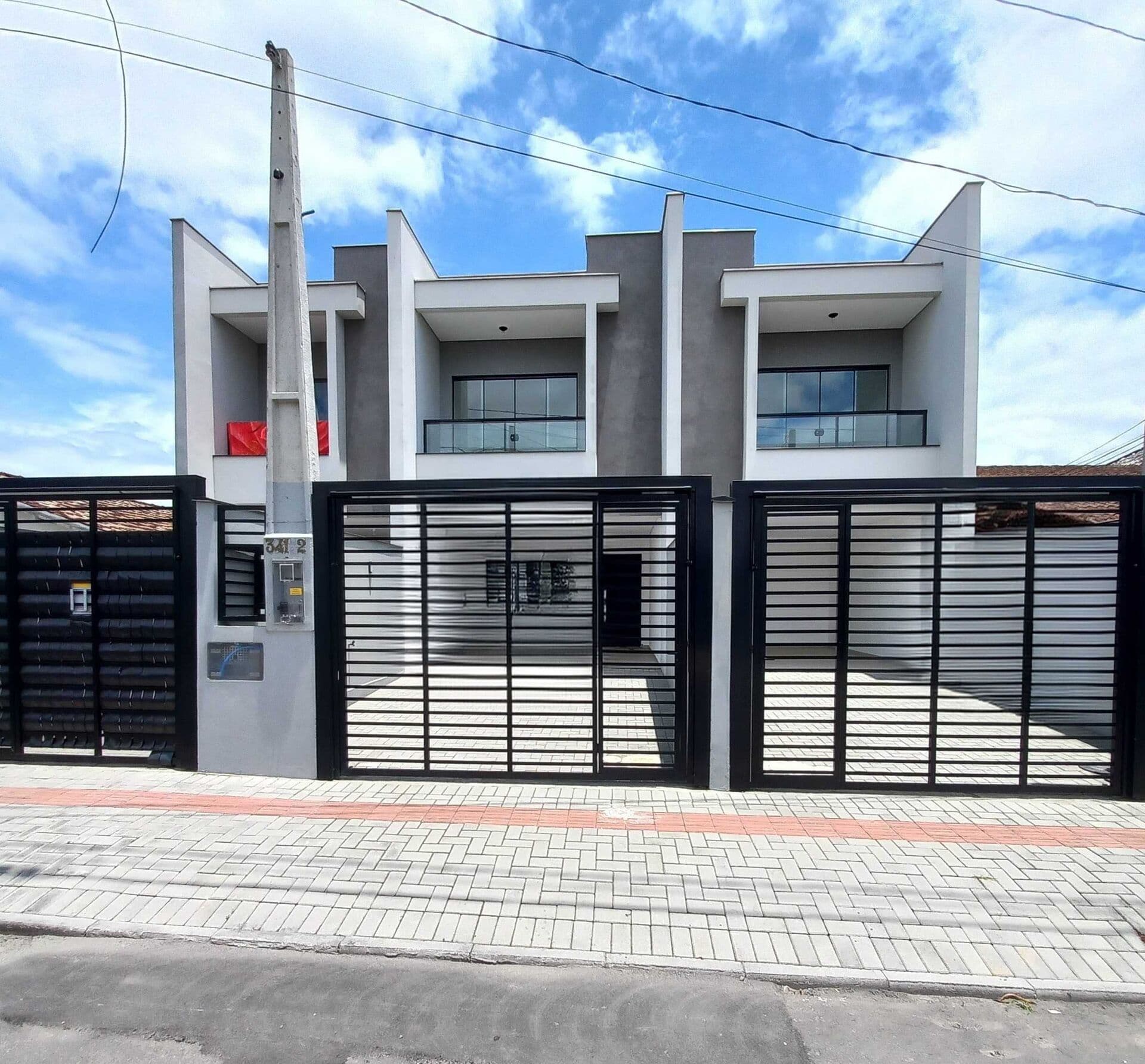 Sobrado em Joinville - Costa e Silva