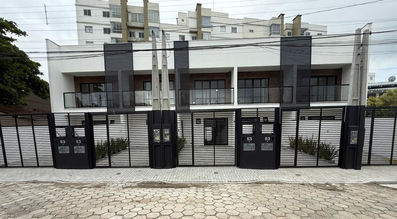 Sobrado em Joinville - Saguaçu