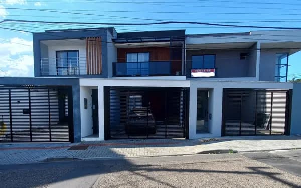 Sobrado em Joinville - Saguaçu