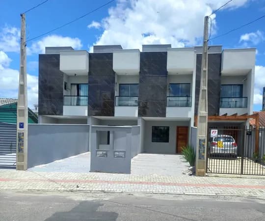 Sobrado em Joinville - Costa e Silva
