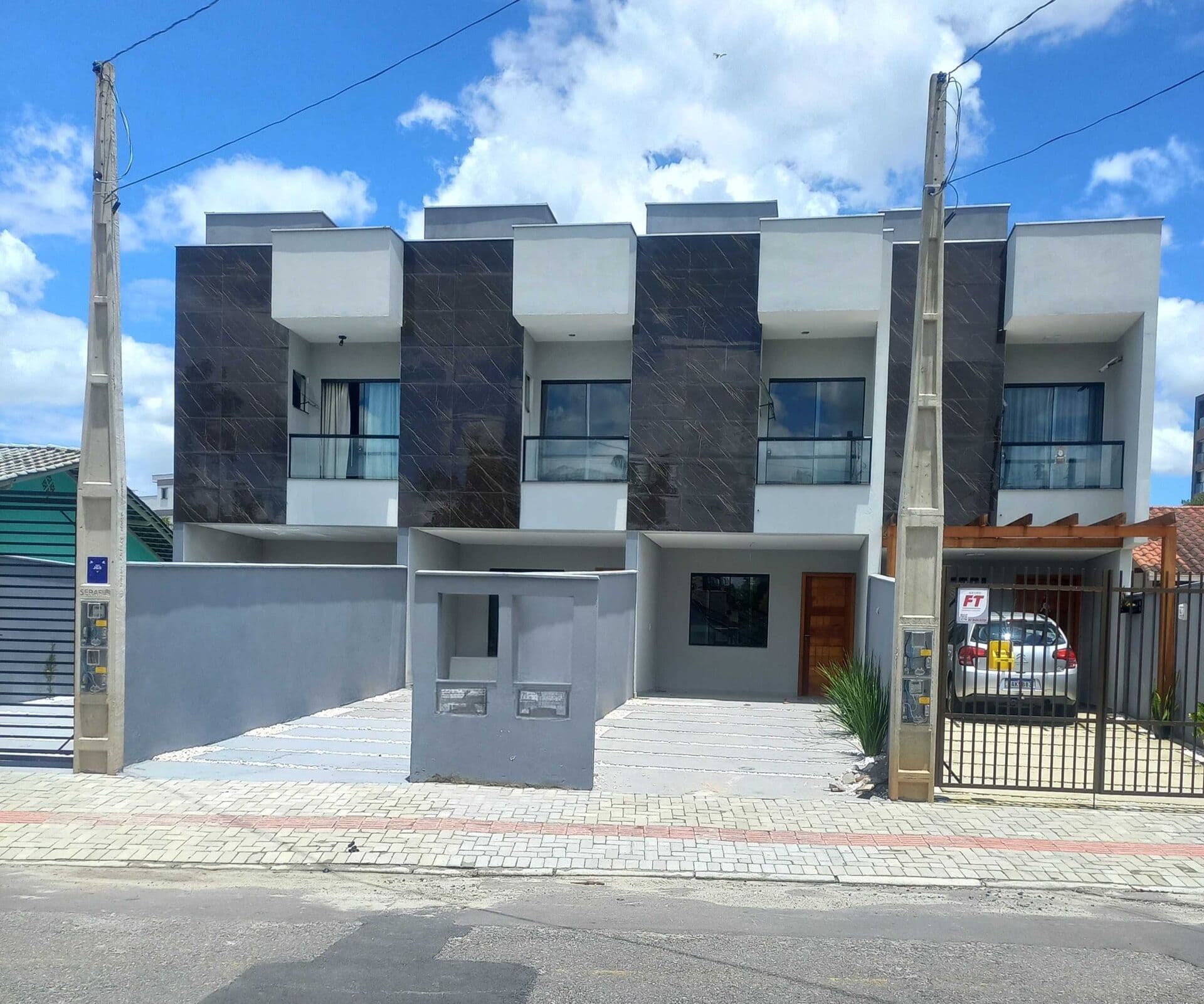 Sobrado em Joinville - Costa e Silva