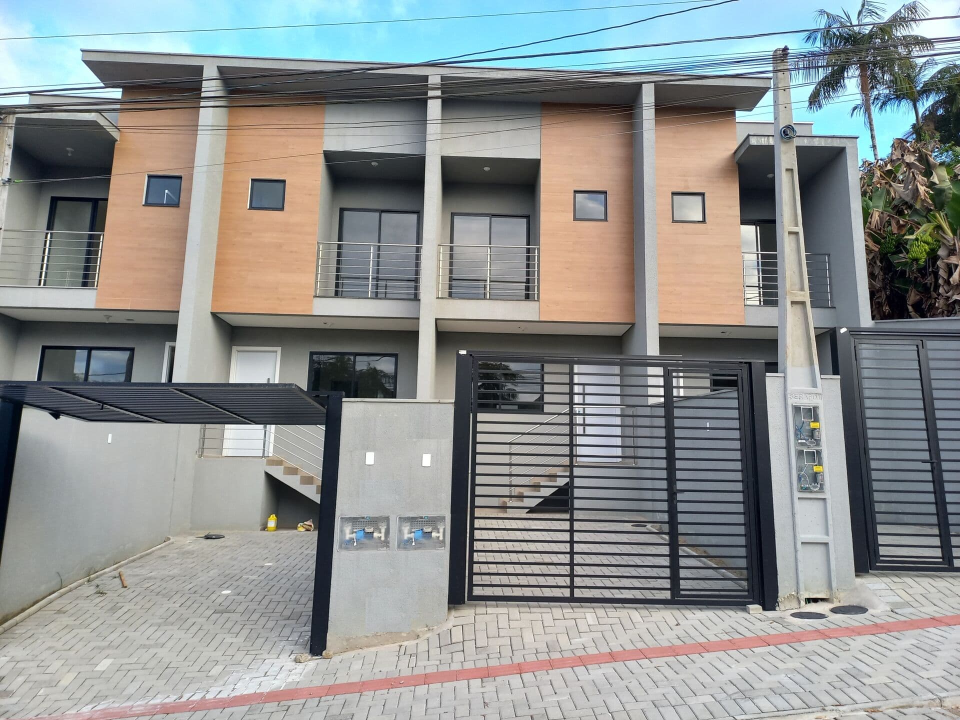 Sobrado em Joinville - Floresta