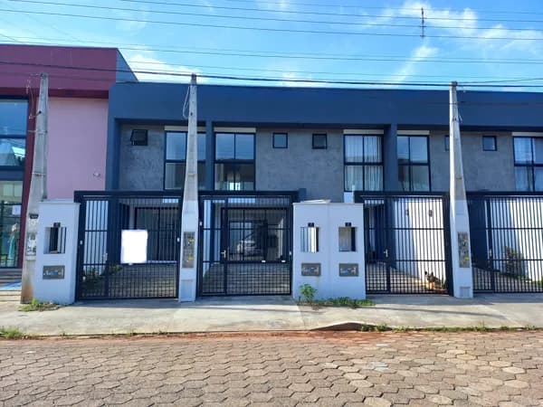 Sobrado em Joinville - Costa e Silva