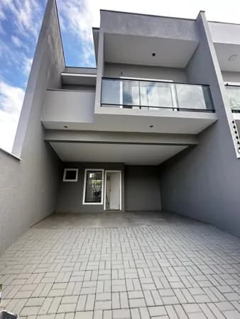 Sobrado em Joinville - Floresta