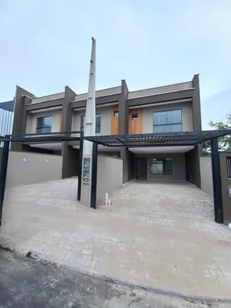 Sobrado em Joinville - Saguaçu