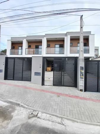 Sobrado em Joinville - Bom Retiro
