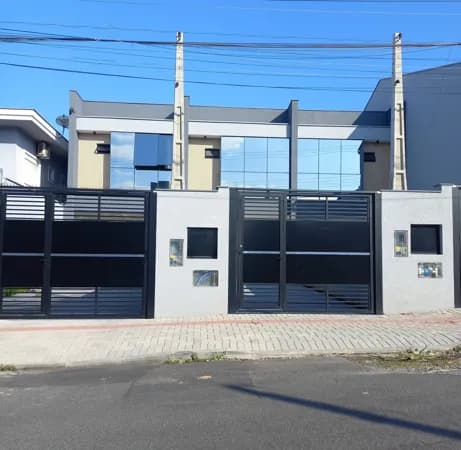 Sobrado em Joinville - Costa e Silva