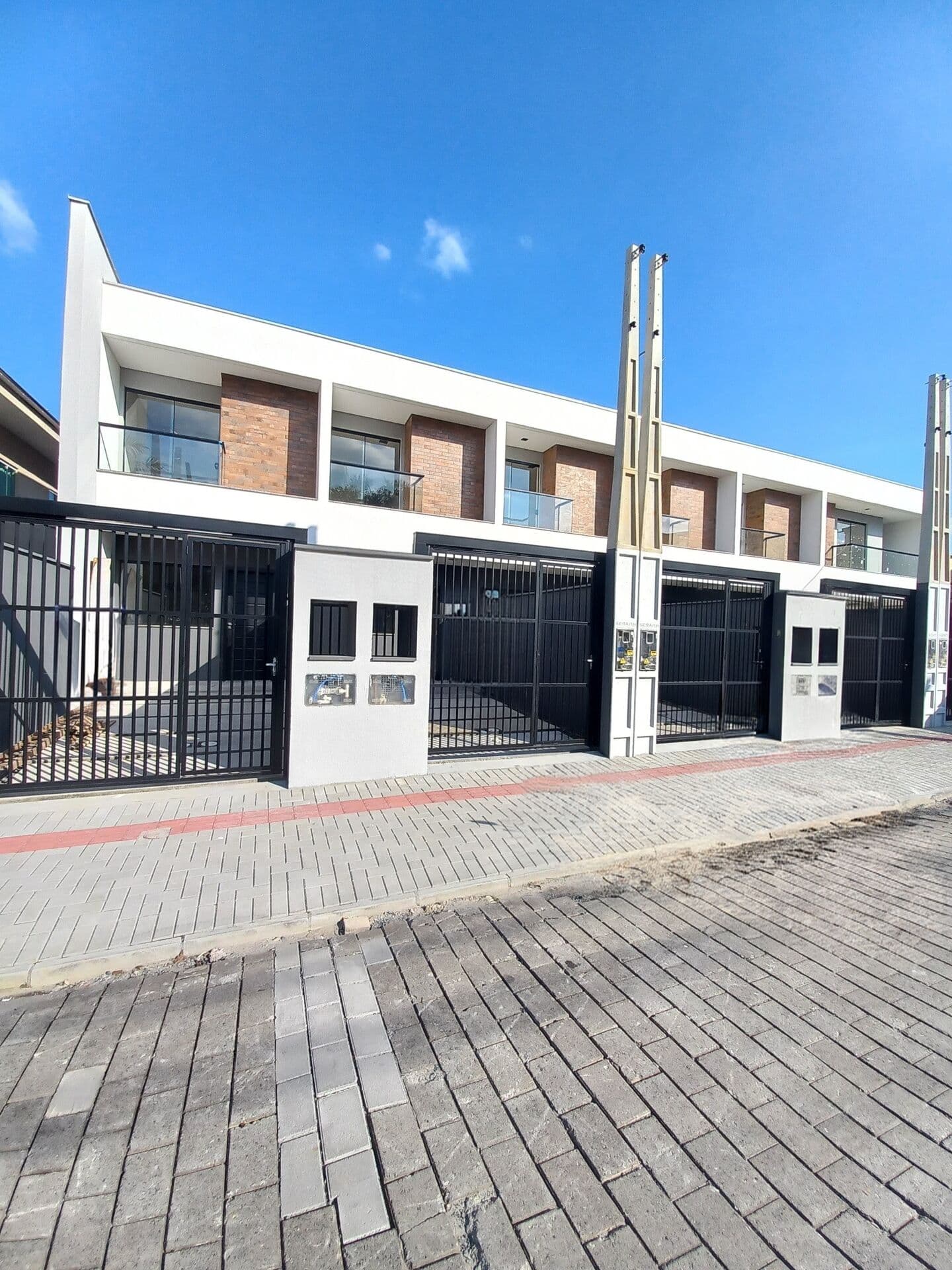 Sobrado em Joinville - Costa e Silva