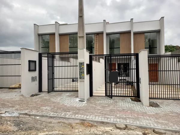Sobrado em Joinville - Nova Brasília
