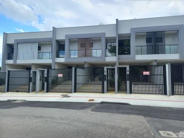 Sobrado em Joinville - Bom Retiro