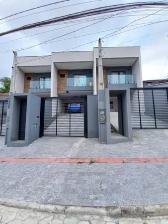 Sobrado em Joinville - Floresta