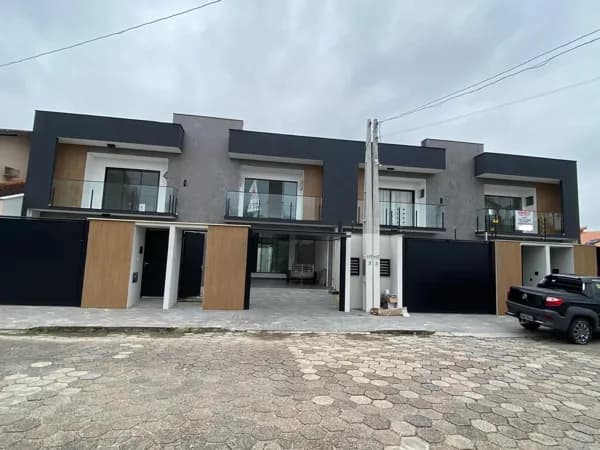 Sobrado em Joinville - Floresta