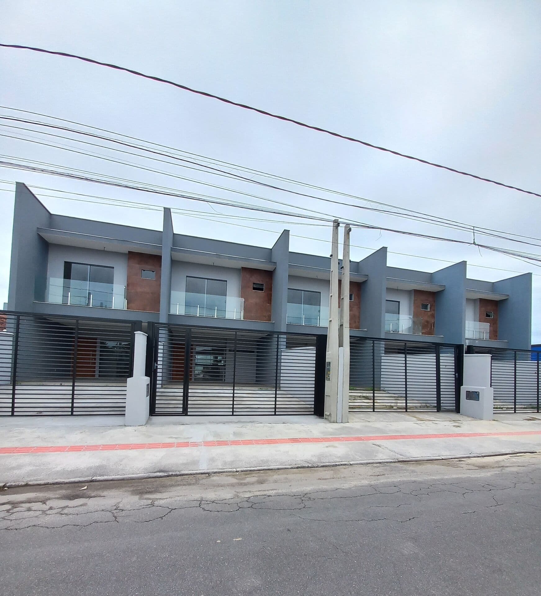 Sobrado em Joinville - Costa e Silva