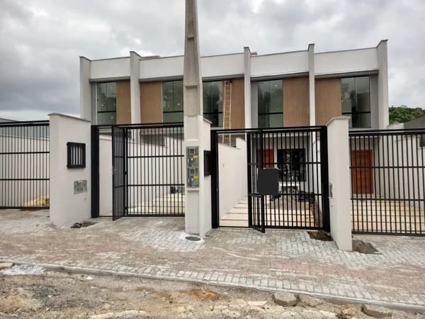 Sobrado em Joinville - Nova Brasília